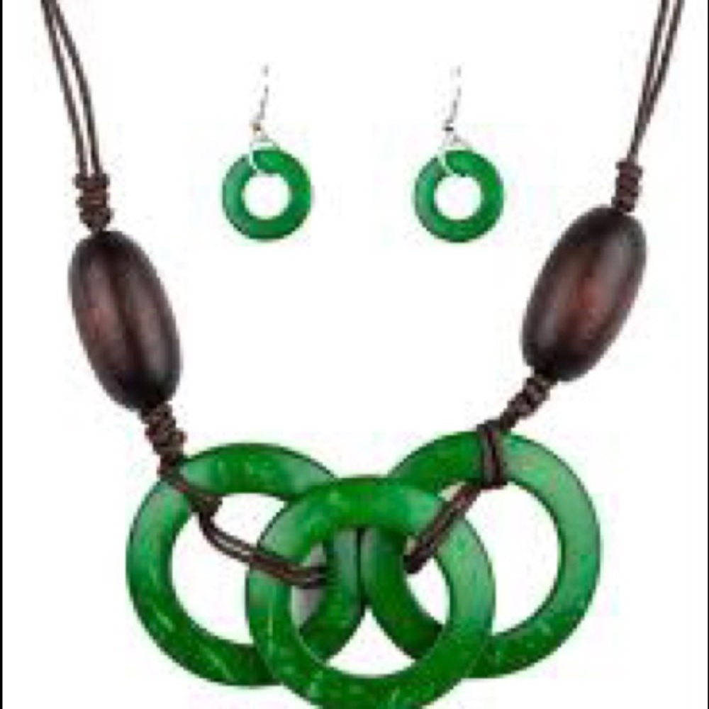 Green and brown bead necklace set